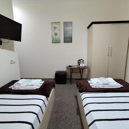 Chill Out Hotel Цкалтубо Екстериор снимка